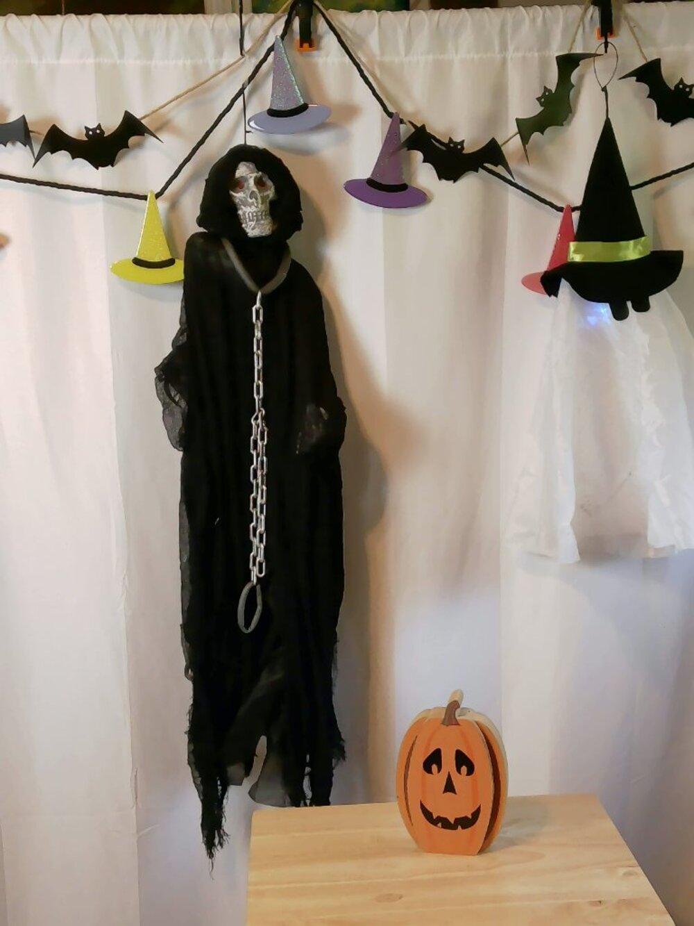 Mixed Halloween lot includes hanging decorations, garlands, and tabletop decor